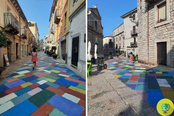 En Tempio Pausania la obra de arte colectiva que pinta las calles de Cerdeña con los colores del arcoíris